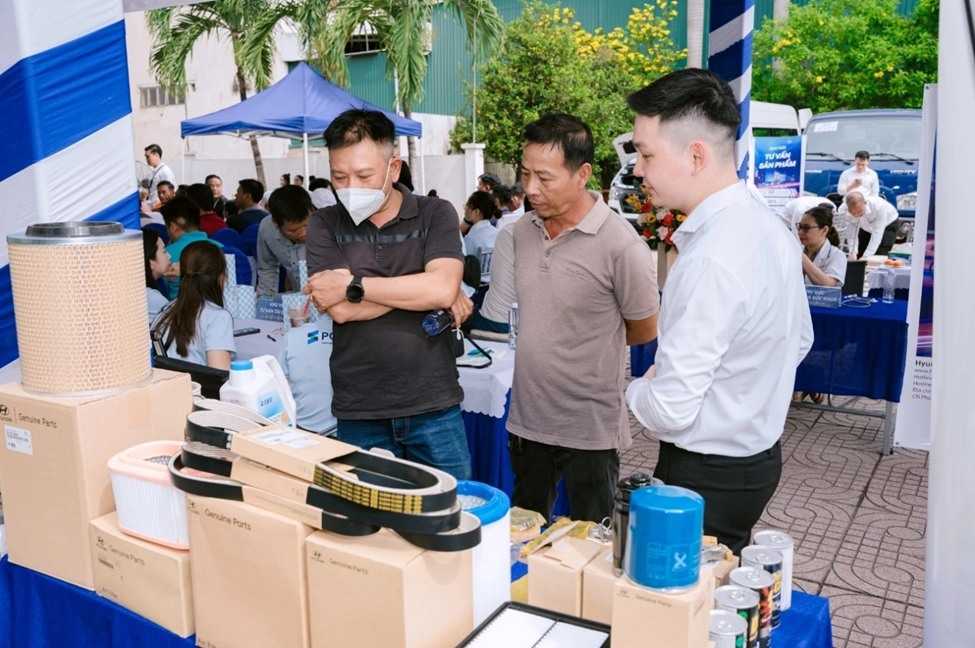 Chuỗi sự kiện “Hyundai Share & Care” trên toàn quốc: Dấu ấn đồng hành của thương hiệu và bà Vũ Thị Nhâm