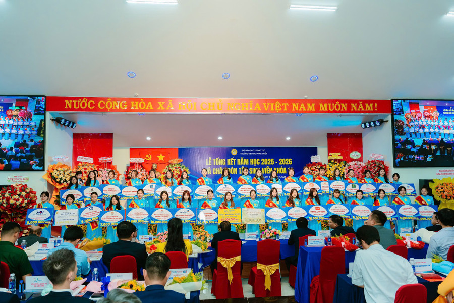 Trường Đại học Phan Thiết nhận học bổng hỗ trợ từ các đơn vị, cá nhân.